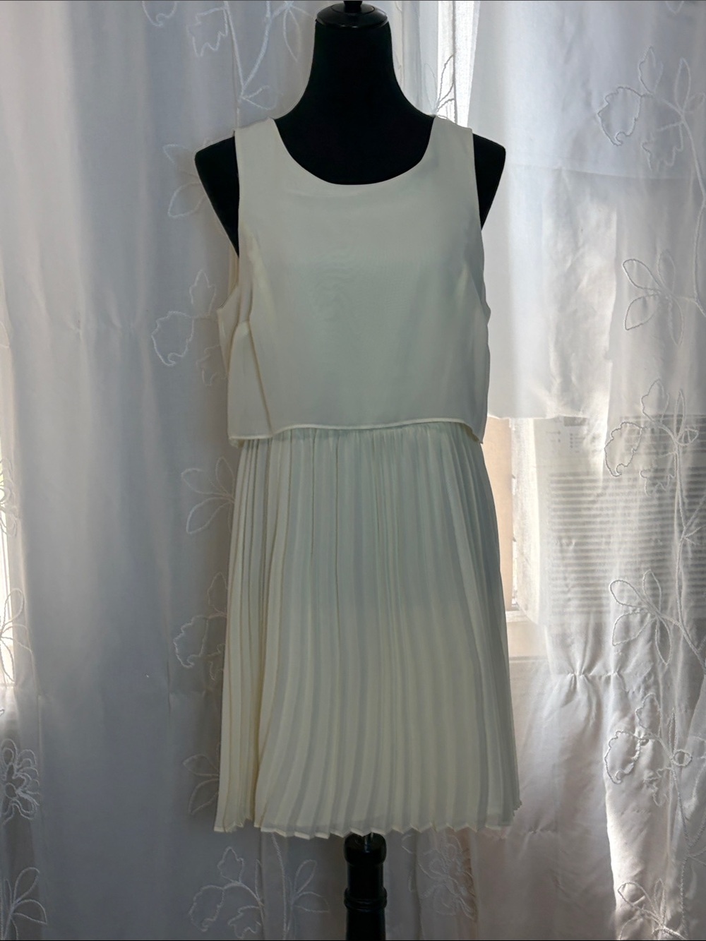 LC Lauren Conrad Ivory Sleeveless Pleated Mini Dress 14